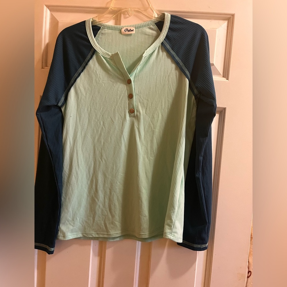 Baseball jersey henley long sleeve top. Women’s size small.
